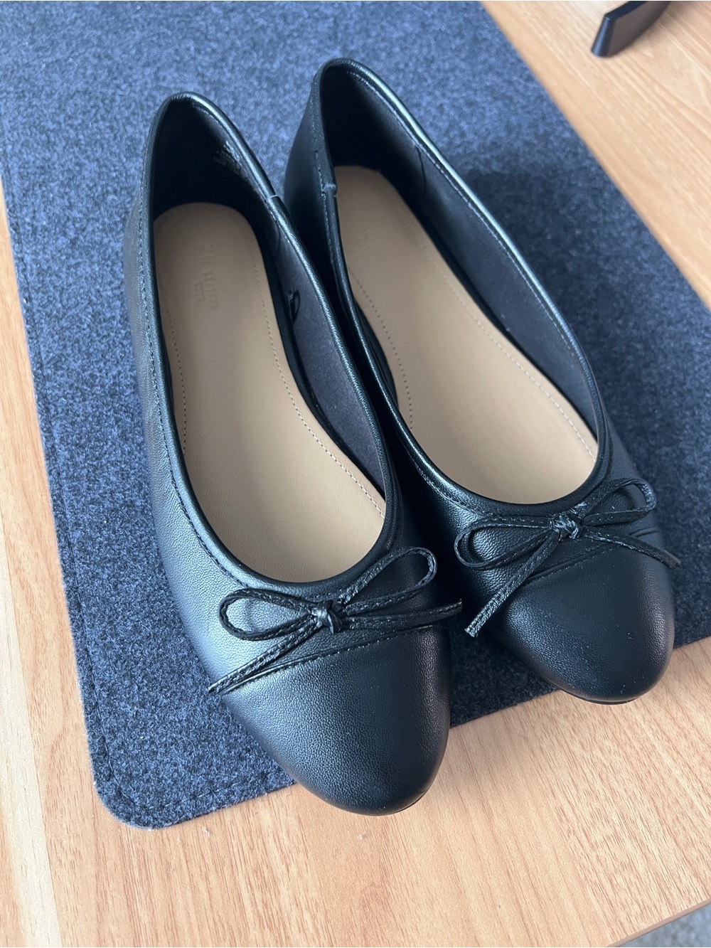 H&M Black Ballet Flats with Bow Accent